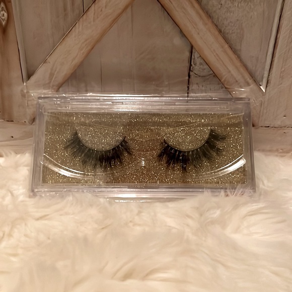 🖤False eyelashes (one set) NWOT - Picture 2 of 2